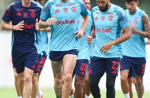 Filipe Luís em treino do Flamengo nesta terça (Foto: Gilvan de Souza / CRF)