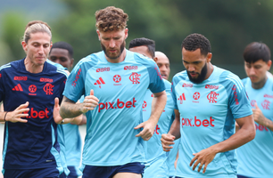 Filipe Luís, Léo Pereira e Juninho (Foto: Gilvan de Souza / Flamengo)