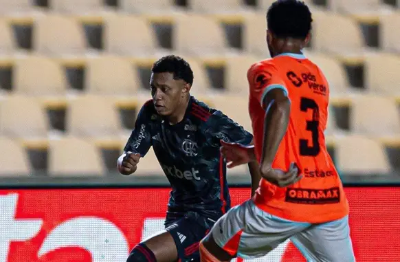 Flamengo em partida contra o Nova Iguaçu (Foto: Paula Reis/ CRF)