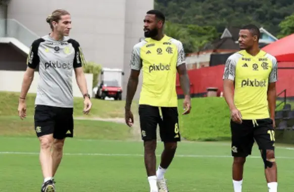 Gérson, De la Cruz e Filipe Luís (Foto: Divulgação / Flamengo)