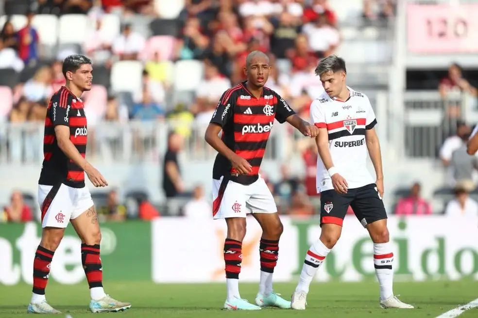 João Victor em Flamengo x São Paulo