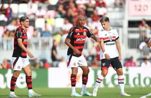 João Victor em Flamengo x São Paulo (Foto: Gilvan de Souza/CRF)