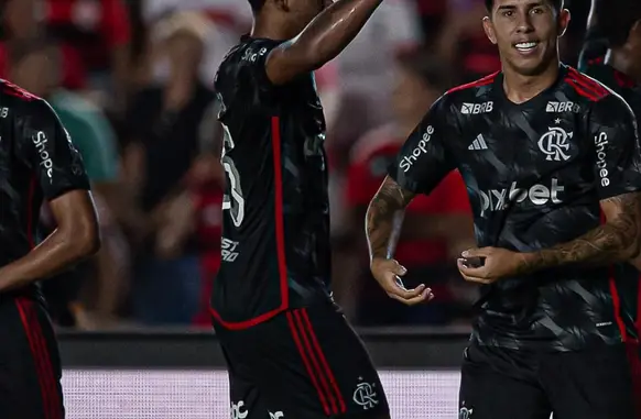 Jogadores do Flamengo comemoram um dos gols da goleada (Foto: Divulgação/Flamengo)