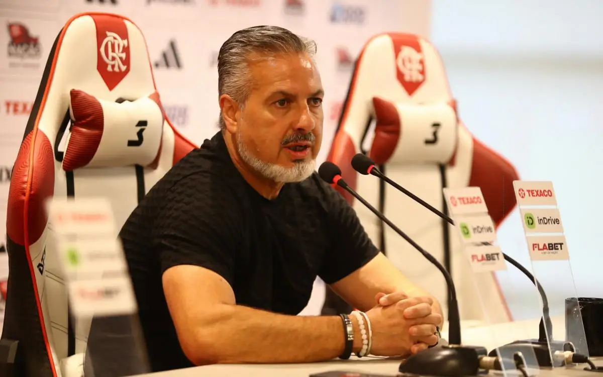 José Boto durante coletiva no Ninho do Urubu