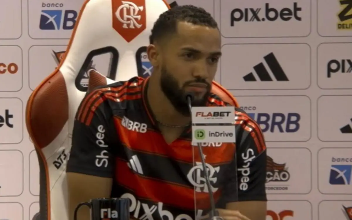 Juninho, do Flamengo, em entrevista coletiva no Ninho do Urubu