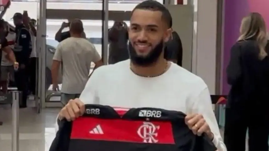 Juninho é aprovado em exames no Flamengo; atacante é o 1º reforço de 2025