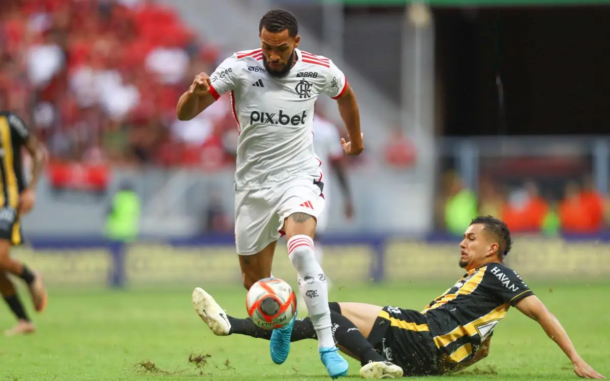 Juninho em ação durante Volta Redonda x Flamengo