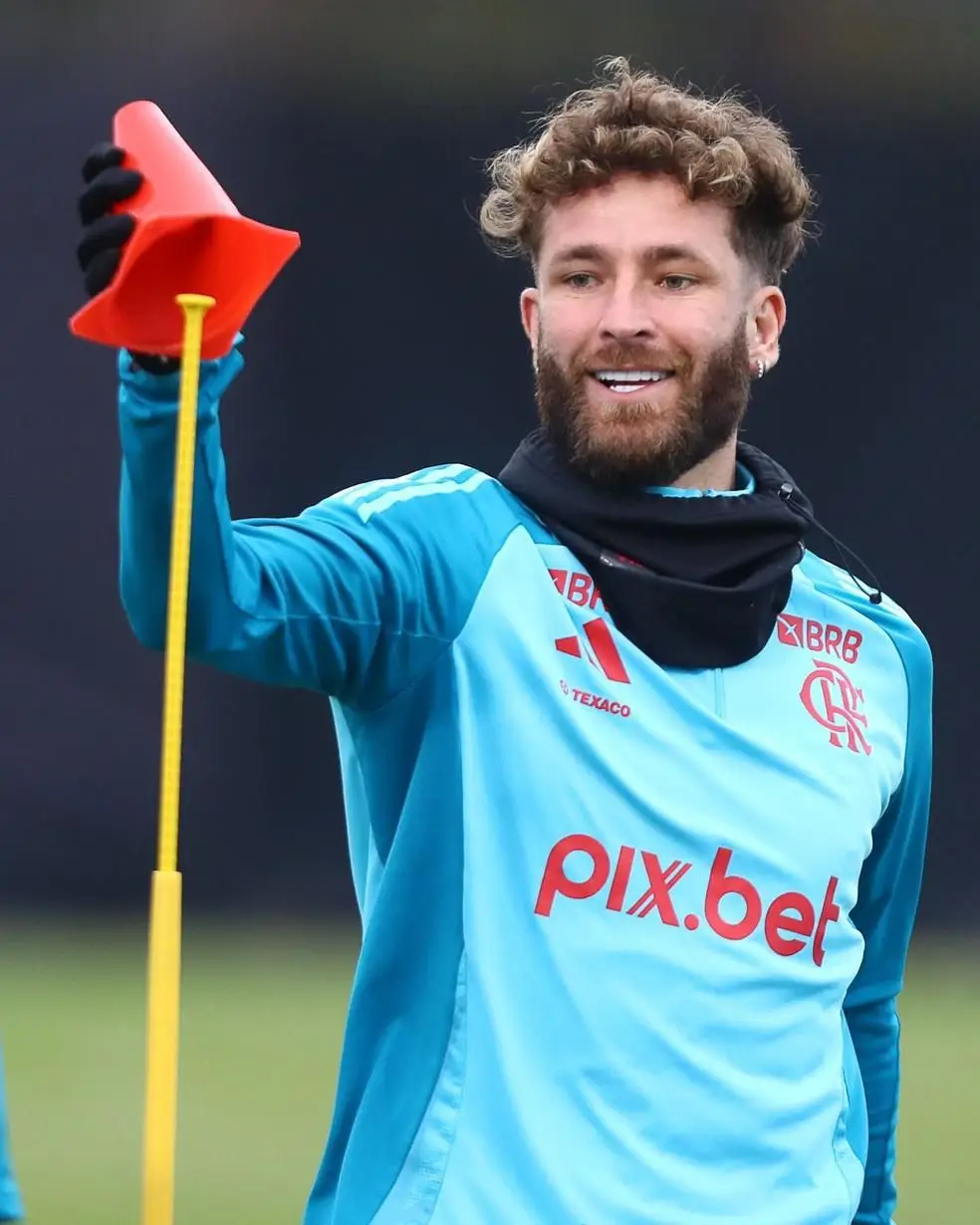 Léo Pereira em treino do Flamengo nos EUA