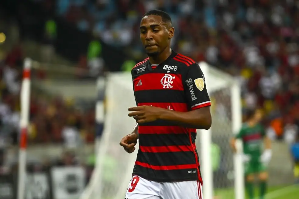 Lorran em ação no jogo entre Flamengo e Palestino