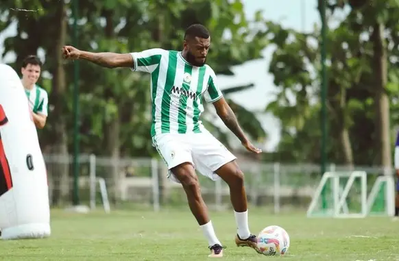 Marcelo Cirino no PSS Sleman, da Indonésia (Foto: Divulgação / PSS Sleman)