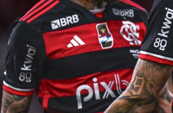 Patrocínios da camisa do Flamengo em 2024 (Foto: Marcelo Cortes / CRF)