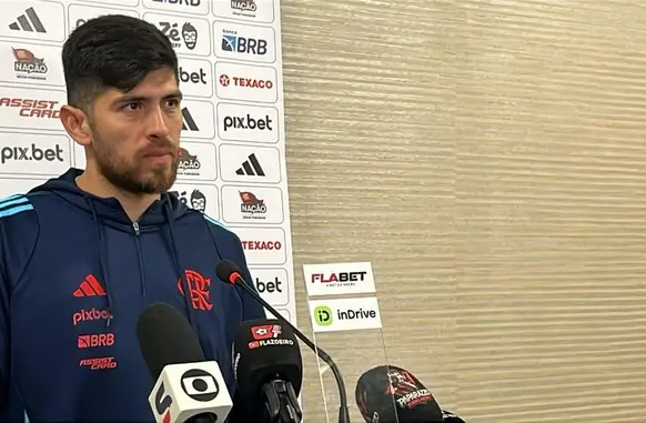 Rossi concede entrevista durante pré-temporada do Flamengo nos Estados Unidos (Foto: Emanuelle Ribeiro)