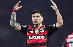 Arrascaeta celebra gol marcado pelo Flamengo sobre o Bragantino, no Maracanã (Foto: Gilvan de Souza / Flamengo)