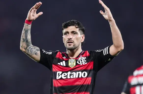 Arrascaeta celebra gol marcado pelo Flamengo sobre o Bragantino, no Maracanã (Foto: Gilvan de Souza / Flamengo)