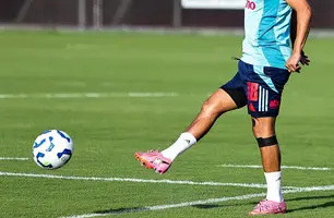 De la Cruz em ação em treino do Flamengo (Foto: Gilvan de Souza/Flamengo)