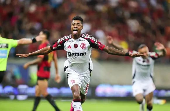 Flamengo de Bruno Henrique assumiu liderança a cinco rodadas do fim do Brasileirão (Foto: Gilvan de Souza/Flamengo)