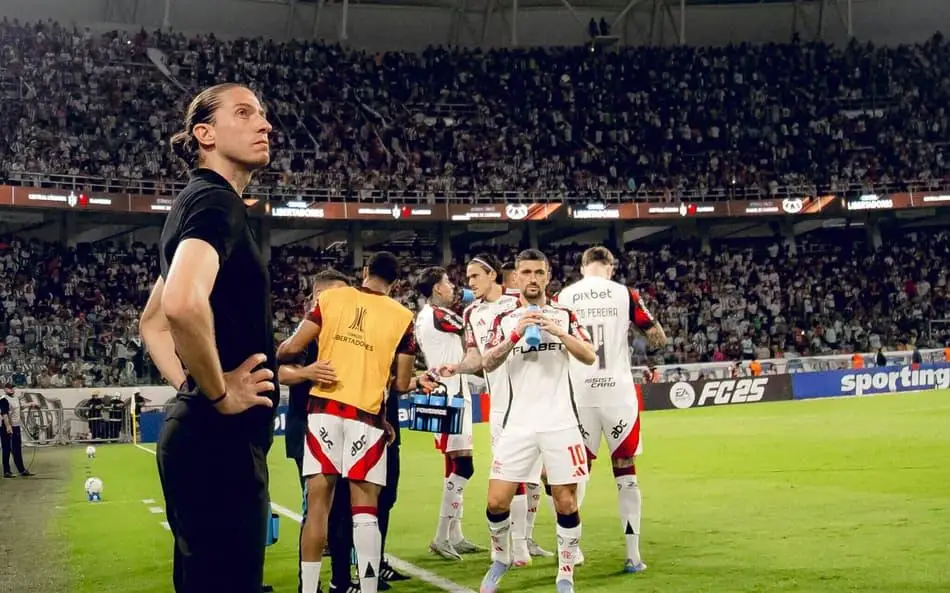 O dilema de Filipe Luís no Flamengo às vésperas da Libertadores para evitar trauma que o fez de vítima em final