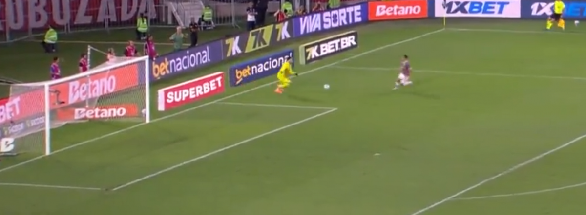 Rossi perdeu a bola para Serna fazer o segundo gol tricolor no Fla-Flu