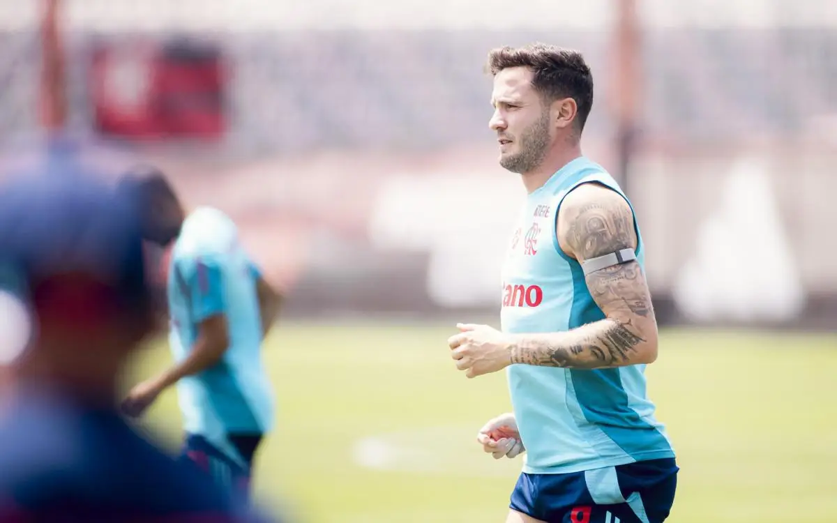 Saúl pode igualar feito de Pablo Marí no Flamengo