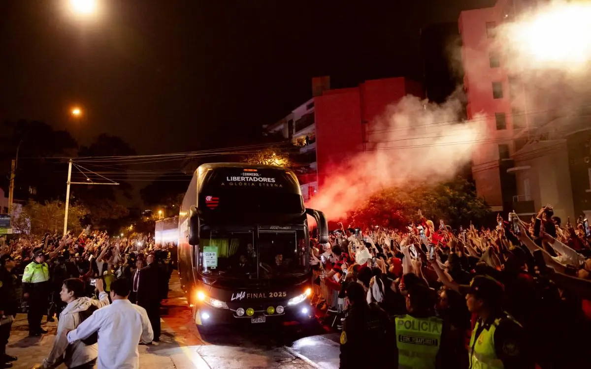 Torcedores do Flamengo fazem festa em Lima