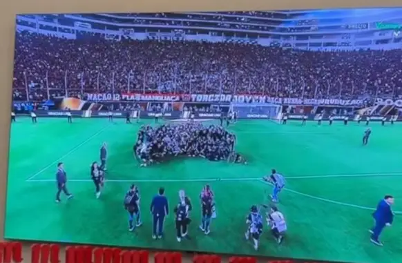 Vini Jr comemorou o título do Flamengo nas redes sociais (Foto: Reprodução)