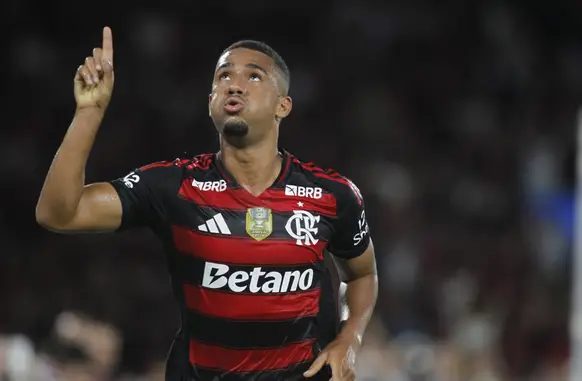 Abençoado: autor do gol do título, Samuel Lino agradece aos céus (Foto: Reginaldo Pimenta/Agência O Dia)