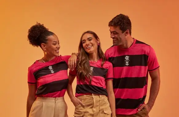 Camisa do Flamengo alusiva ao Outubro Rosa lançada em 2024 (Foto: Divulgação/Futpress)