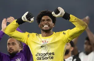 Flamengo pode receber valor astronômico por venda de goleiro ao Milan (Foto: Hedeson Alves/Agif/Gazeta Press)