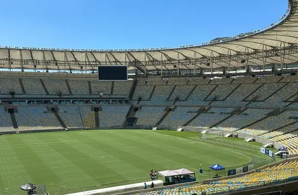 Flamengo quer contratar especialistas do Catar para tratar gramado do Maracanã (Foto: Lucas Bayer/Lance!)