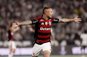 Jogador do Flamengo revela que pediu para sair do clube no meio do ano (Foto: Gilvan de Souza/Flamengo / Jogada10)