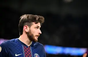 Kvaratskhelia em jogo do PSG (Foto: Bertrand Guay / AFP)