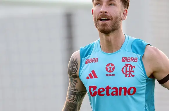 Léo Pereira em treino do Flamengo no Catar (Foto: Gilvan de Souza / Flamengo)