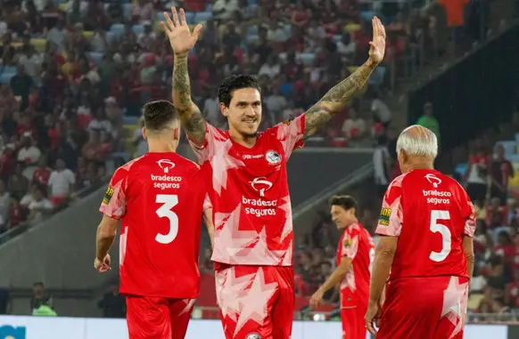 Pedro foi uma das atrações do Jogo das Estrelas e recebeu elogios de Obina (Foto: Erica Martin / Agência O Dia)