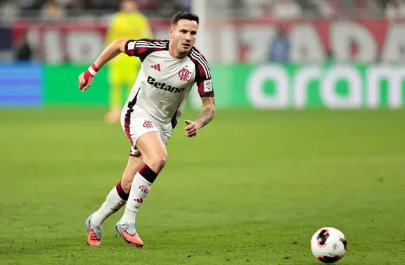 Saúl errou a cobrança de pênalti em Flamengo x PSG (Foto: Gilvan de Souza/Flamengo)