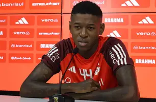 Vitão volta aos planos do Flamengo em meio à concorrência crescente de times do Brasil e da Europa (Foto: Ricardo Duarte/SC Internacional)