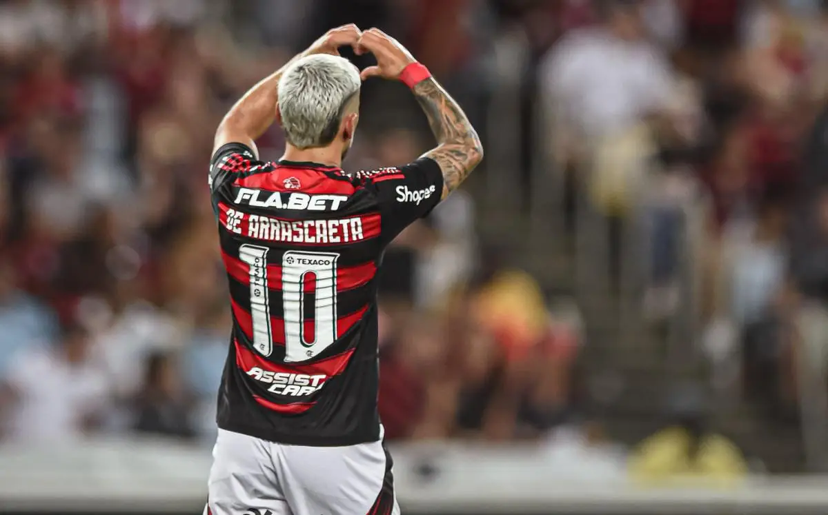 Arrascaeta marcou o primeiro gol no Maracanã como camisa 10 do Flamengo