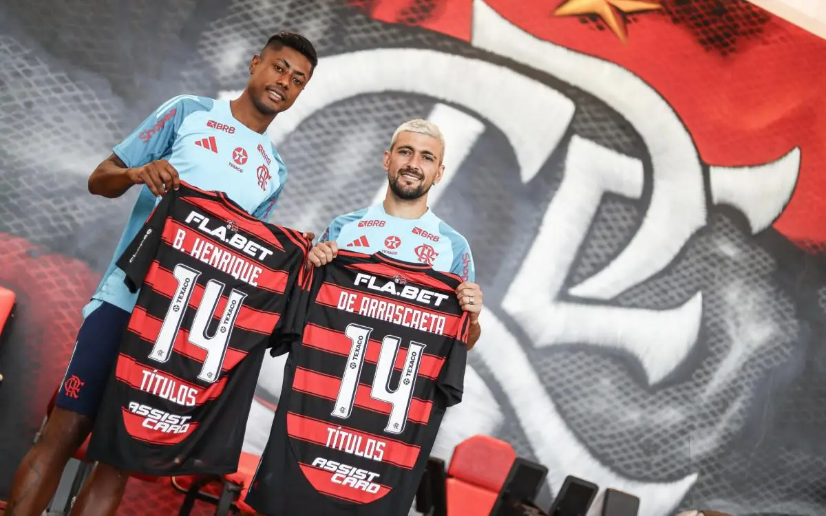 Bruno Henrique e Arrascaeta tornaram-se os jogadores mais vitoriosos do Flamengo