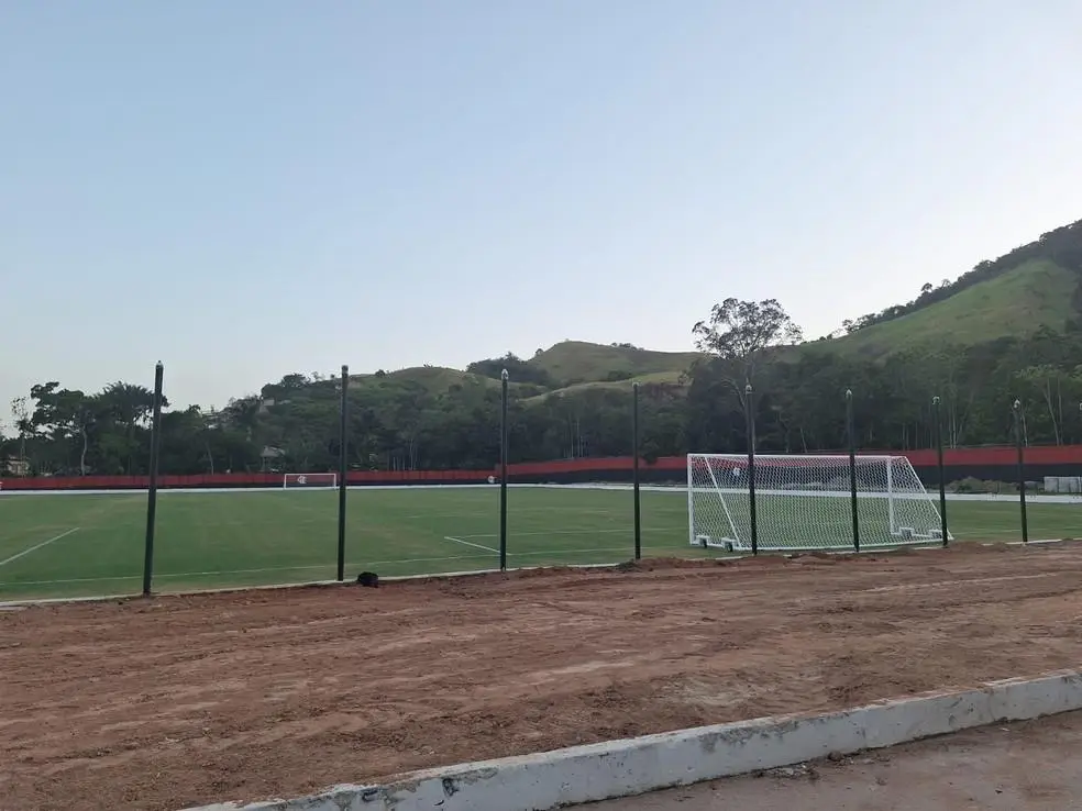 Campo do estádio para a base do Flamengo no Ninho do Urubu