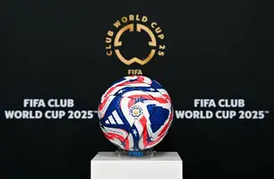 FIFA revela bola do Super Mundial 2025 com tecnologia para o VAR. (Foto: Divulgacão/FIFA)