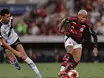 Lateral do Flamengo nega desrespeito em lance polêmico e destaca evolução