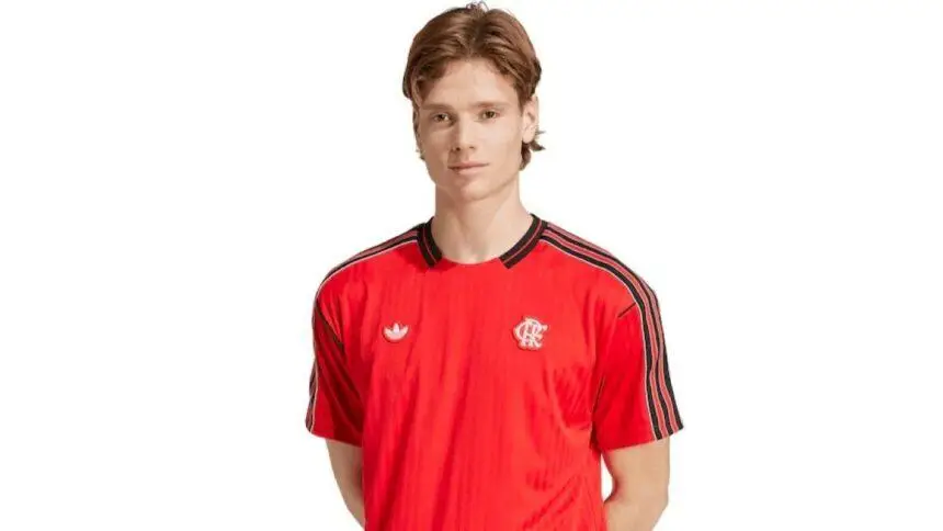 Flamengo lança nova camisa para 2025