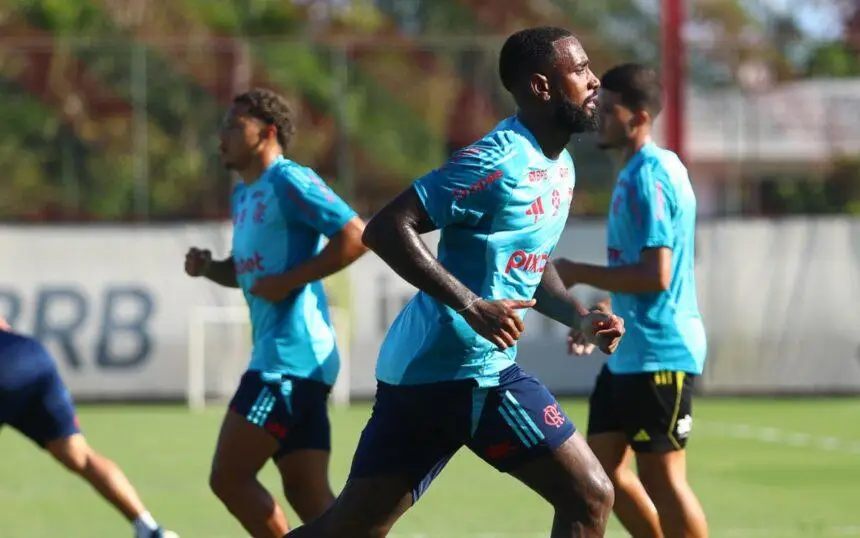 Gerson durante treino do Flamengo no CT Ninho do Urubu