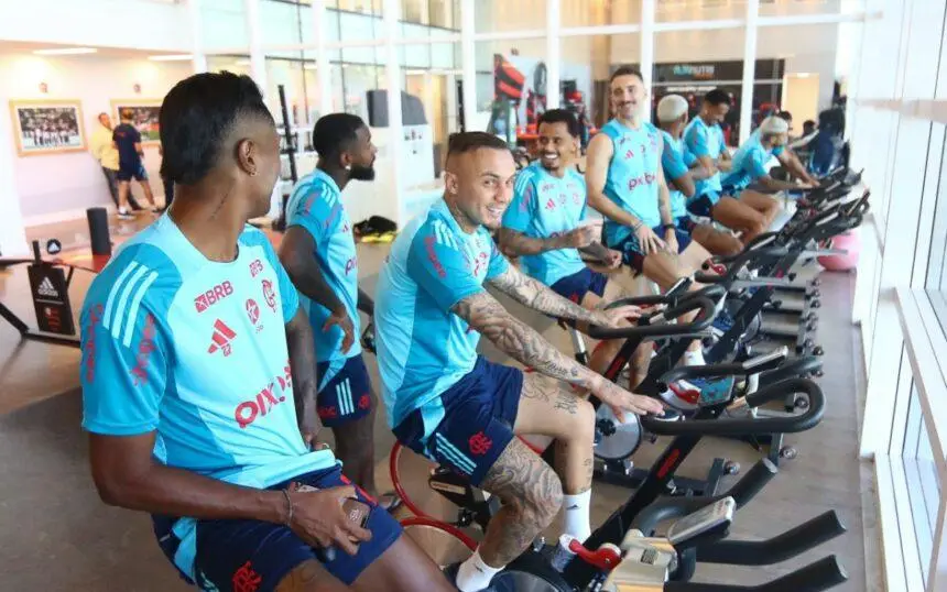 Jogadores do Flamengo na academia do CT Ninho do Urubu