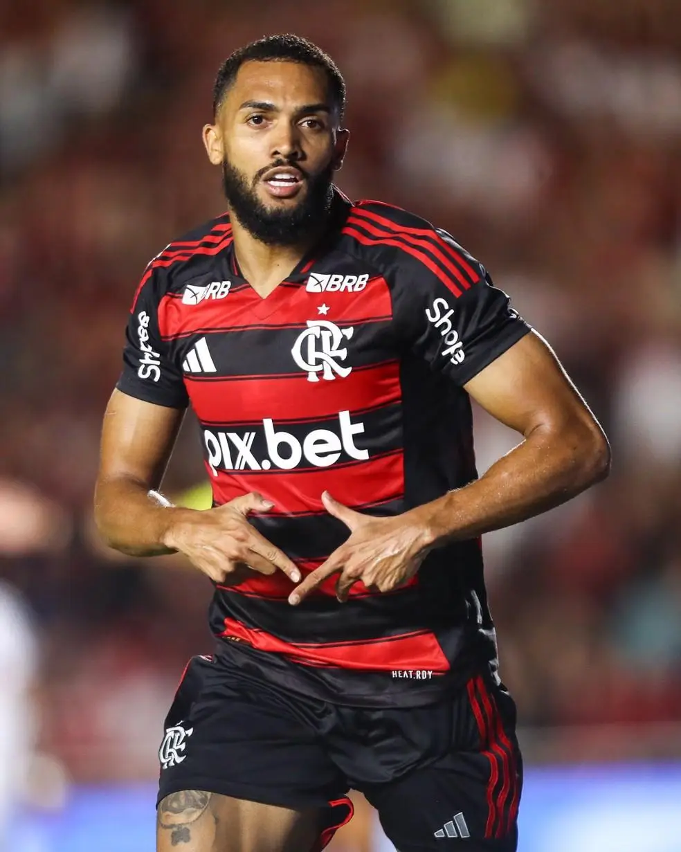 Juninho comemora primeiro gol pelo Flamengo