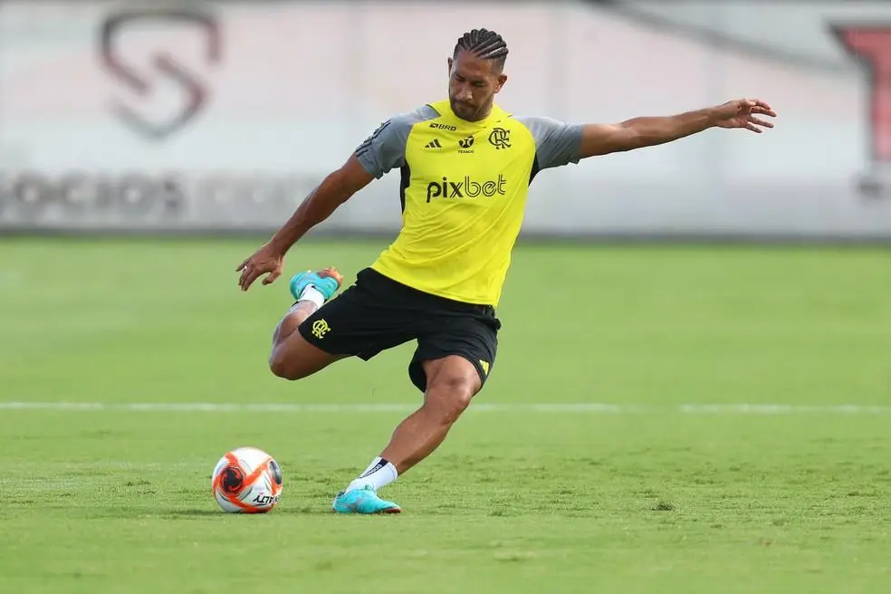 Pablo vem treinando separado do elenco no Ninho