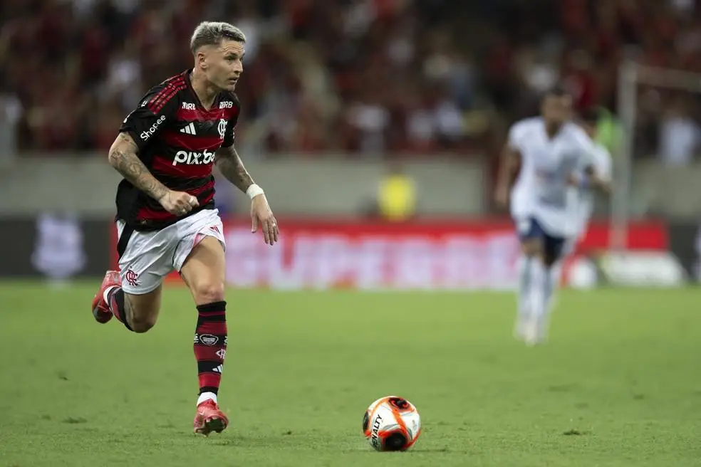 Varela em ação no Flamengo x Maricá