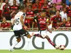 Racismo no futebol: Alex Sandro aborda o tema após jogo do Flamengo