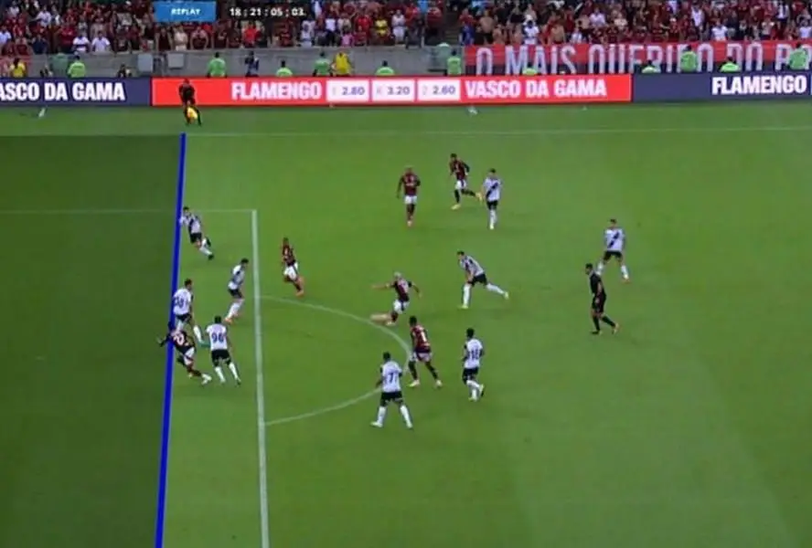 As linhas do VAR traçadas para verificar impedimento no gol de Bruno Henrique sobre o Vasco, na semifinal do Campeonato Carioca