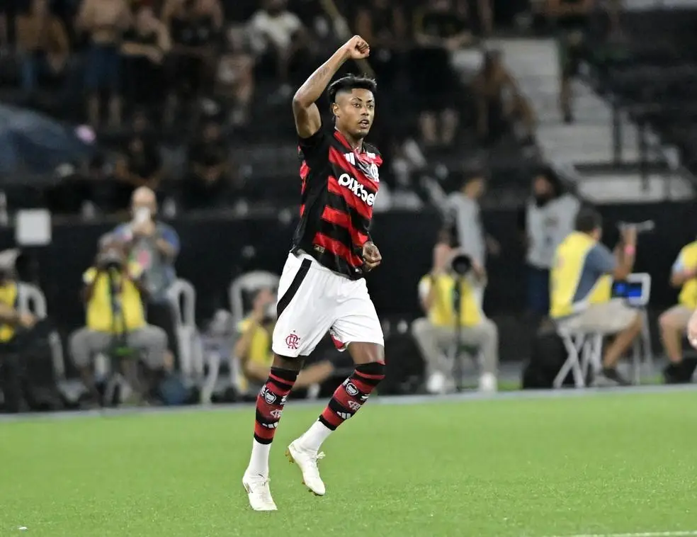 Bruno Henrique, do Flamengo, comemora gol marcado contra o Vasco