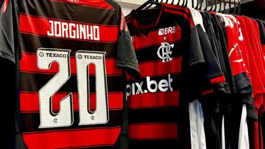 Camisa de Jorginho em loja do Flamengo